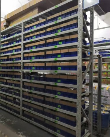 蝴蝶孔隔板货架